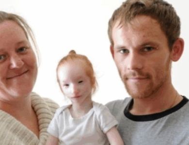 “Pesaba alrededor de 900 gramos”: ¡La niña más pequeña del mundo, Charlotte Garside, celebra su 16º cumpleaños!