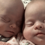 ¡La mamá de gemelos con síndrome de Down calla a los críticos con una poderosa respuesta! ¿Qué dijo?