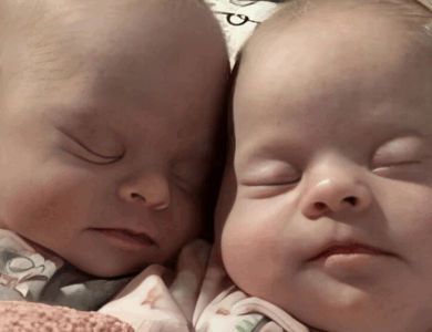 ¡La mamá de gemelos con síndrome de Down calla a los críticos con una poderosa respuesta! ¿Qué dijo?