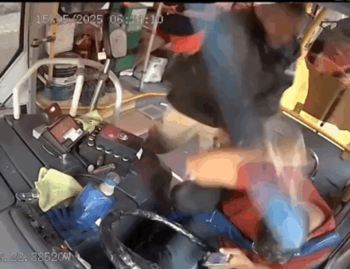 Pasajero golpea salvajemente a chofer de autobús en Guadalajara, lo deja en coma | IMÁGENES FUERTES