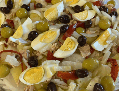 Hoy ensalada murciana no le he puesto tomate en su lugar, le he puesto pimiento asado a la leña