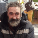 Una camarera amablemente atendió a un hombre sin hogar: ¡La chica no tenía idea de la sorpresa que le esperaba! Una camarera amablemente atendió a un hombre sin hogar: ¡La chica no tenía idea de la sorpresa que le esperaba!