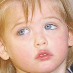 Perdió a su “famosa” madre cuando aún era un recién nacido: la niña criada por su padre en un pueblo pequeño Perdió a su “famosa” madre cuando aún era un recién nacido: la niña criada por su padre en un pueblo pequeño