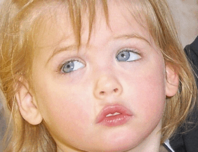 Perdió a su “famosa” madre cuando aún era un recién nacido: la niña criada por su padre en un pueblo pequeño Perdió a su “famosa” madre cuando aún era un recién nacido: la niña criada por su padre en un pueblo pequeño