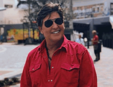 Esto hace Víctor Cámara en Los Estados Unidos para sobrevivir