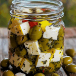 Tarro de Queso y Aceitunas Marinado: Sencillo, Sabroso y Ideal para Compartir!