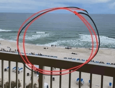 Si ves esto en la playa, no te acerques: las olas van en direcciones opuestas y es muy peligroso