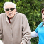 ¿Puedes reconocerlo?: ¡Un ícono de Hollywood que vivió una vida larga y notable! ¿Puedes reconocerlo?: ¡Un ícono de Hollywood que vivió una vida larga y notable!