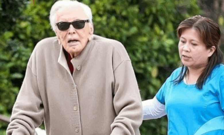 ¿Puedes reconocerlo?: ¡Un ícono de Hollywood que vivió una vida larga y notable!