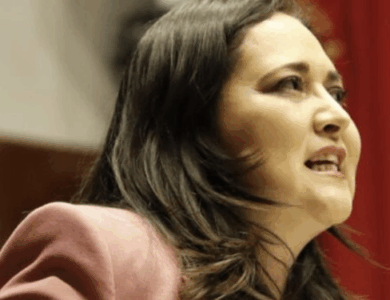 Senadora propone retirar Visa a extranjeros que discriminen