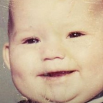 Una niña que tuvo que cuidar de sus hermanos y superar el abuso de su padrastro: ¡creció y se convirtió en una estrella conocida!